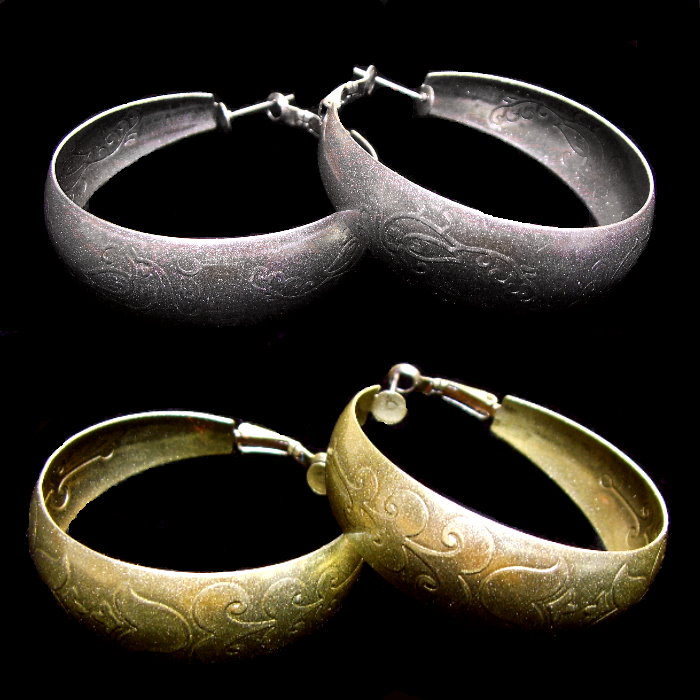 Moderne ringförmige Ohrringe